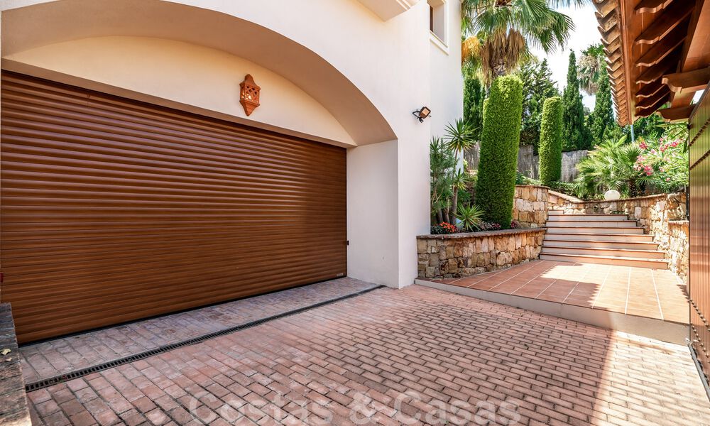 Spacieuse villa de luxe à vendre, de style andalou, située en hauteur à Nueva Andalucia, Marbella 45135