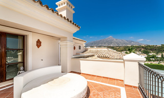 Spacieuse villa de luxe à vendre, de style andalou, située en hauteur à Nueva Andalucia, Marbella 45136 