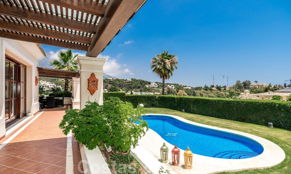 Spacieuse villa de luxe à vendre, de style andalou, située en hauteur à Nueva Andalucia, Marbella 45138