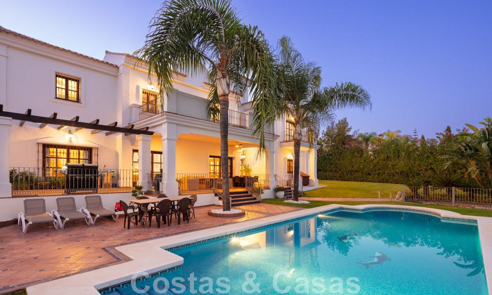 Spacieuse et charmante villa de luxe à vendre, dans une urbanisation résidentielle privilégiée de la nouvelle Golden Mile, Benahavis - Marbella 45604