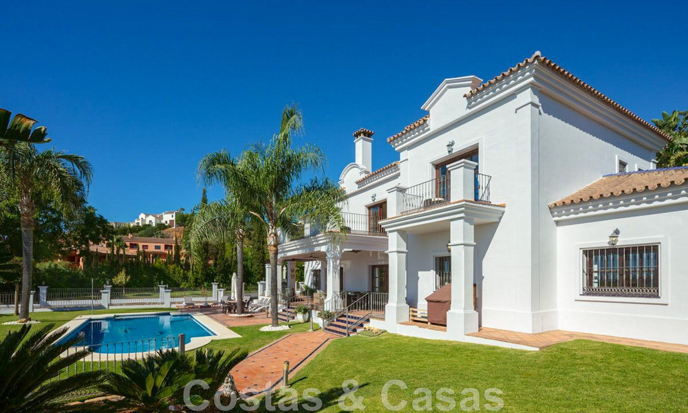 Spacieuse et charmante villa de luxe à vendre, dans une urbanisation résidentielle privilégiée de la nouvelle Golden Mile, Benahavis - Marbella 45605