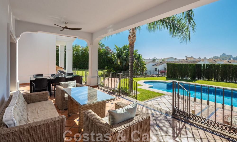 Spacieuse et charmante villa de luxe à vendre, dans une urbanisation résidentielle privilégiée de la nouvelle Golden Mile, Benahavis - Marbella 45606