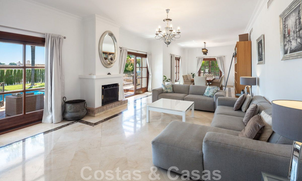 Spacieuse et charmante villa de luxe à vendre, dans une urbanisation résidentielle privilégiée de la nouvelle Golden Mile, Benahavis - Marbella 45607