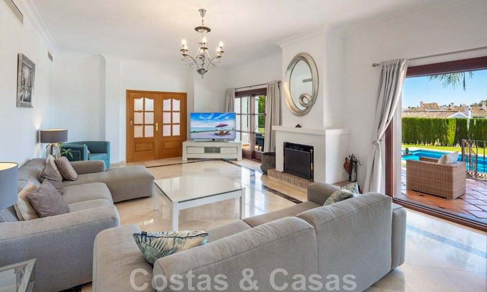 Spacieuse et charmante villa de luxe à vendre, dans une urbanisation résidentielle privilégiée de la nouvelle Golden Mile, Benahavis - Marbella 45609