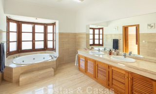 Spacieuse et charmante villa de luxe à vendre, dans une urbanisation résidentielle privilégiée de la nouvelle Golden Mile, Benahavis - Marbella 45614 