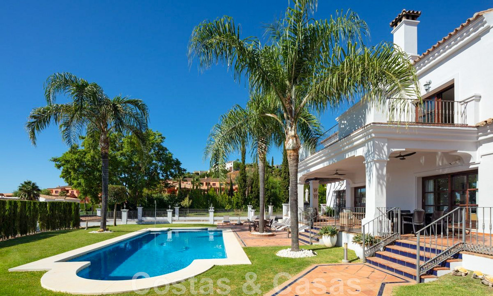 Spacieuse et charmante villa de luxe à vendre, dans une urbanisation résidentielle privilégiée de la nouvelle Golden Mile, Benahavis - Marbella 45625