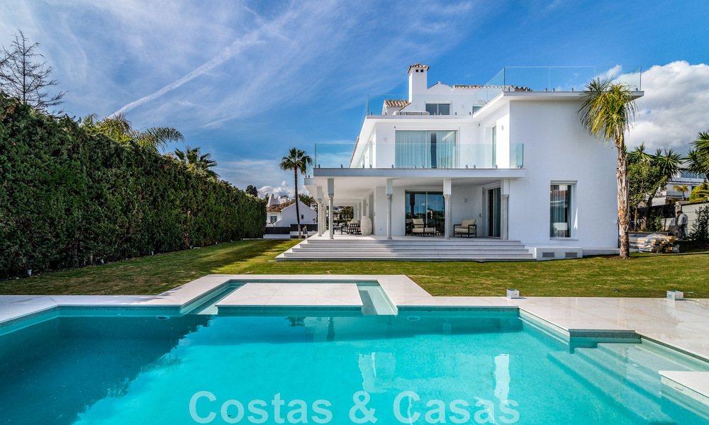 Villa de luxe unique à vendre dans un style architectural andalou moderne, avec vue sur la mer, à quelques pas de Puerto Banus, Marbella 45844