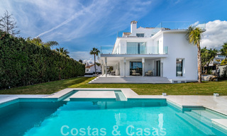 Villa de luxe unique à vendre dans un style architectural andalou moderne, avec vue sur la mer, à quelques pas de Puerto Banus, Marbella 45844 