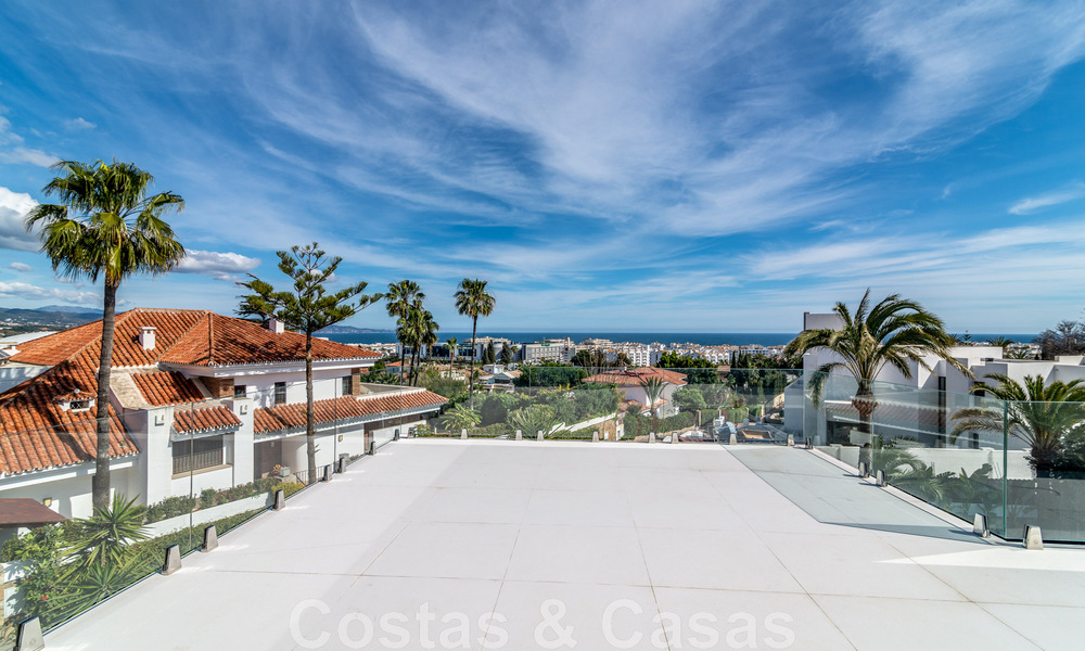 Villa de luxe unique à vendre dans un style architectural andalou moderne, avec vue sur la mer, à quelques pas de Puerto Banus, Marbella 45862