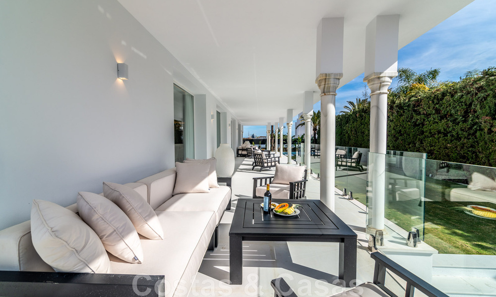 Villa de luxe unique à vendre dans un style architectural andalou moderne, avec vue sur la mer, à quelques pas de Puerto Banus, Marbella 45877