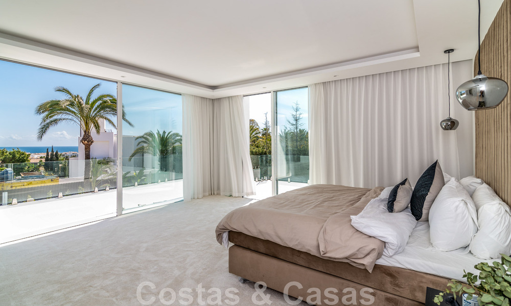 Villa de luxe unique à vendre dans un style architectural andalou moderne, avec vue sur la mer, à quelques pas de Puerto Banus, Marbella 45880