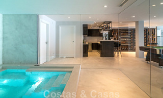 Villa de luxe unique à vendre dans un style architectural andalou moderne, avec vue sur la mer, à quelques pas de Puerto Banus, Marbella 45896 