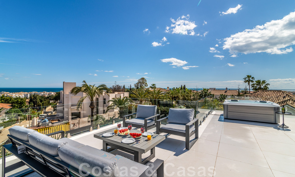 Villa de luxe unique à vendre dans un style architectural andalou moderne, avec vue sur la mer, à quelques pas de Puerto Banus, Marbella 45903