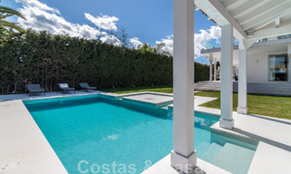 Villa de luxe unique à vendre dans un style architectural andalou moderne, avec vue sur la mer, à quelques pas de Puerto Banus, Marbella 45907 