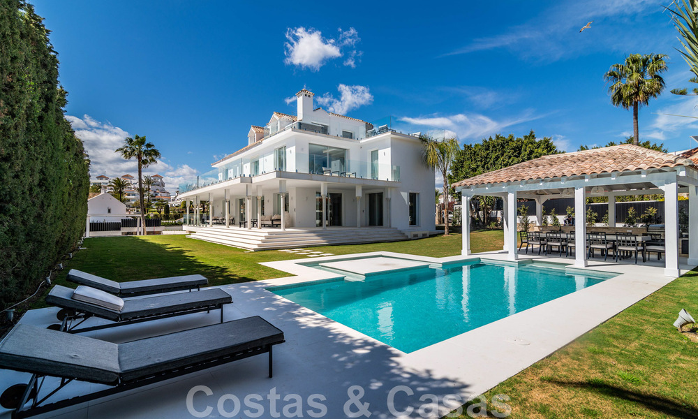 Villa de luxe unique à vendre dans un style architectural andalou moderne, avec vue sur la mer, à quelques pas de Puerto Banus, Marbella 45909