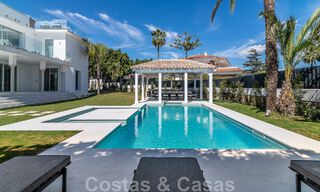 Villa de luxe unique à vendre dans un style architectural andalou moderne, avec vue sur la mer, à quelques pas de Puerto Banus, Marbella 45920 