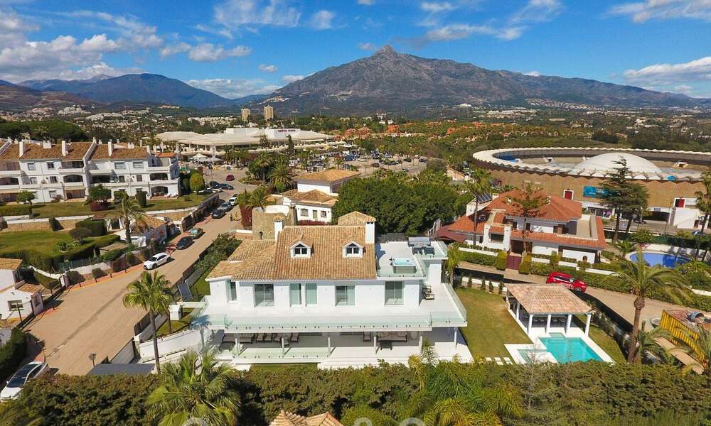 Villa de luxe unique à vendre dans un style architectural andalou moderne, avec vue sur la mer, à quelques pas de Puerto Banus, Marbella 45922