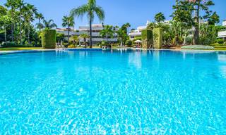 Penthouse à vendre dans un complexe exclusif avec sécurité permanente, golf en première ligne au cœur de Nueva Andalucia 45257 