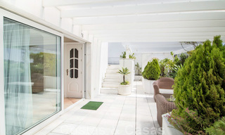 Penthouse à vendre dans un complexe exclusif avec sécurité permanente, golf en première ligne au cœur de Nueva Andalucia 45258 