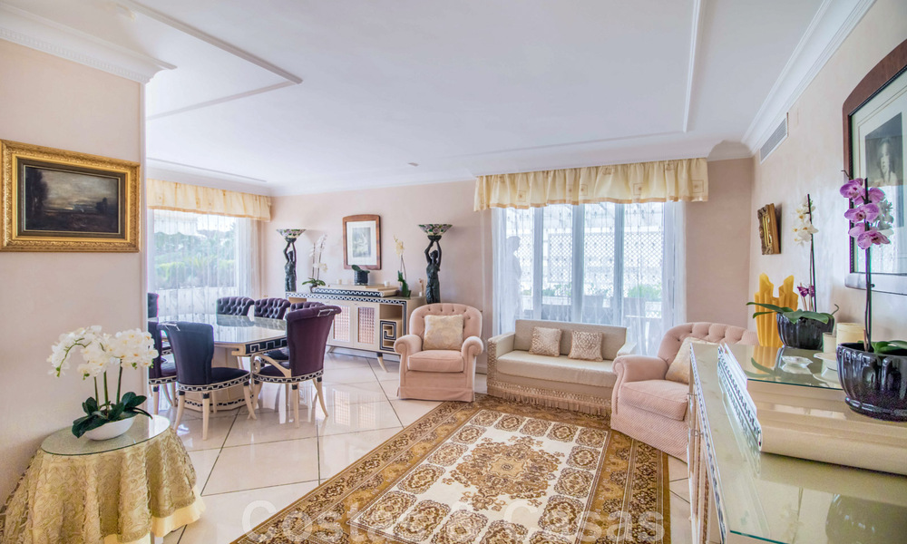 Penthouse à vendre dans un complexe exclusif avec sécurité permanente, golf en première ligne au cœur de Nueva Andalucia 45265