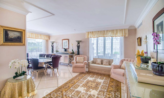 Penthouse à vendre dans un complexe exclusif avec sécurité permanente, golf en première ligne au cœur de Nueva Andalucia 45265 