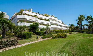 Penthouse à vendre dans un complexe exclusif avec sécurité permanente, golf en première ligne au cœur de Nueva Andalucia 45267 