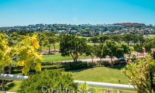 Penthouse à vendre dans un complexe exclusif avec sécurité permanente, golf en première ligne au cœur de Nueva Andalucia 45268 