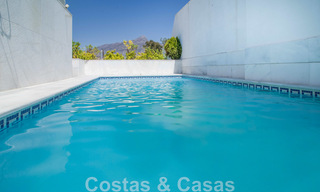 Penthouse à vendre dans un complexe exclusif avec sécurité permanente, golf en première ligne au cœur de Nueva Andalucia 45269 