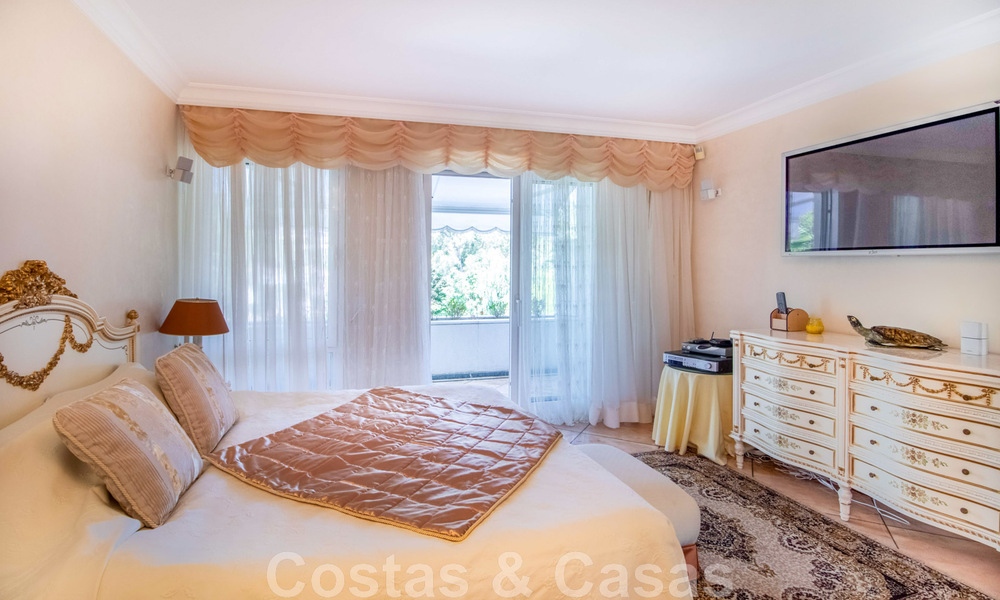 Penthouse à vendre dans un complexe exclusif avec sécurité permanente, golf en première ligne au cœur de Nueva Andalucia 45272