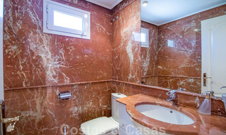 Penthouse à vendre dans un complexe exclusif avec sécurité permanente, golf en première ligne au cœur de Nueva Andalucia 45273 