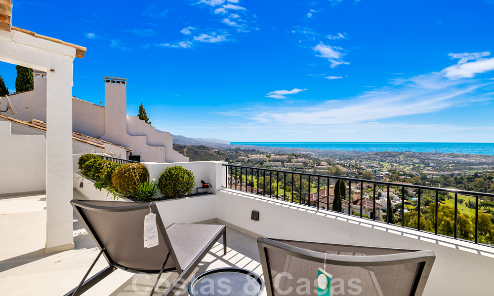 Spacieux penthouse de luxe entièrement rénové à vendre avec vue sur la mer à Benahavis - Marbella 45279