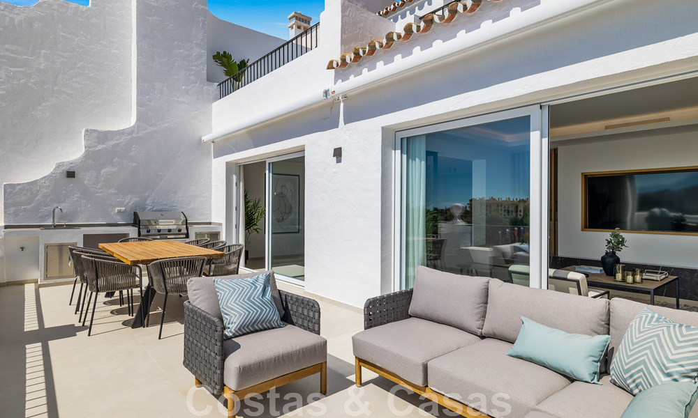 Spacieux penthouse de luxe entièrement rénové à vendre avec vue sur la mer à Benahavis - Marbella 45284