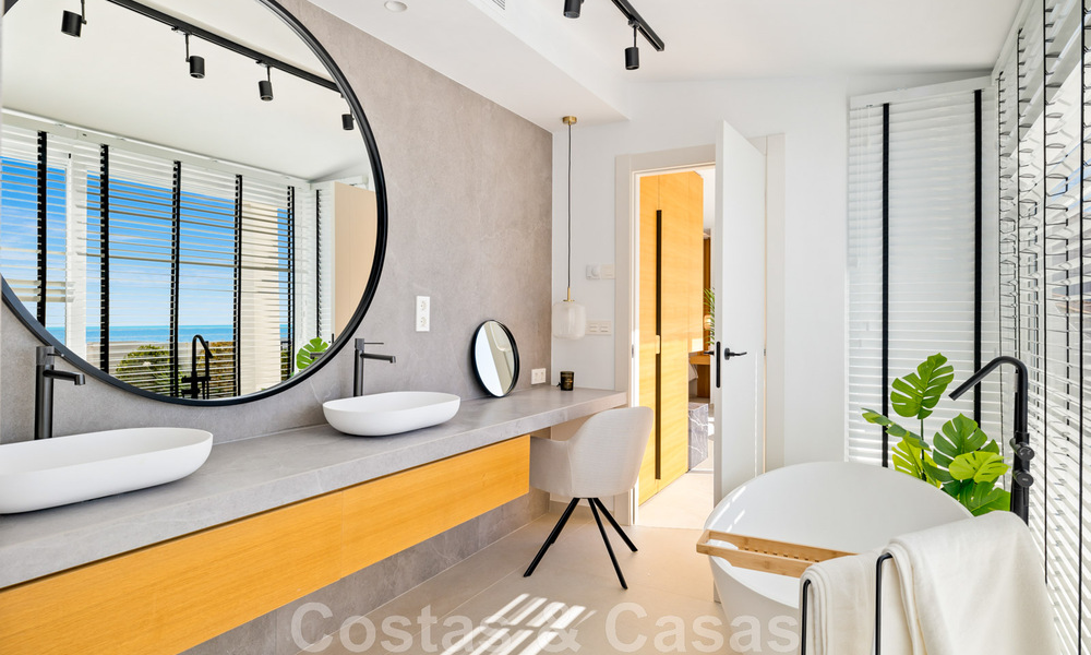 Spacieux penthouse de luxe entièrement rénové à vendre avec vue sur la mer à Benahavis - Marbella 45296