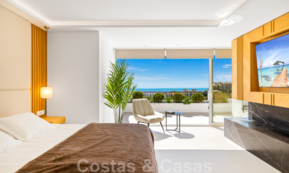 Spacieux penthouse de luxe entièrement rénové à vendre avec vue sur la mer à Benahavis - Marbella 45300