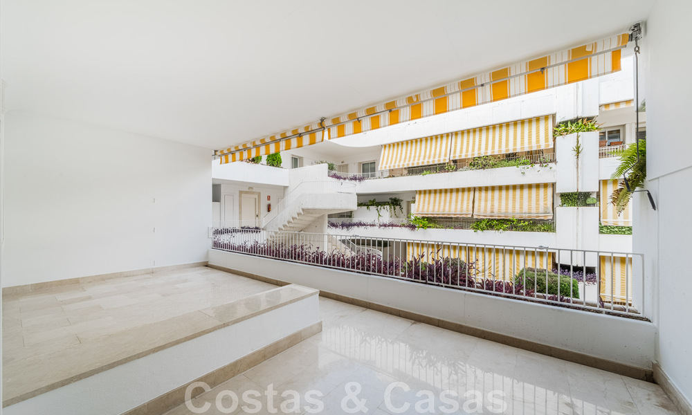 Spacieux appartement à vendre, entièrement rénové dans un style moderne, situé dans un quartier recherché du Golden Mile de Marbella 46431