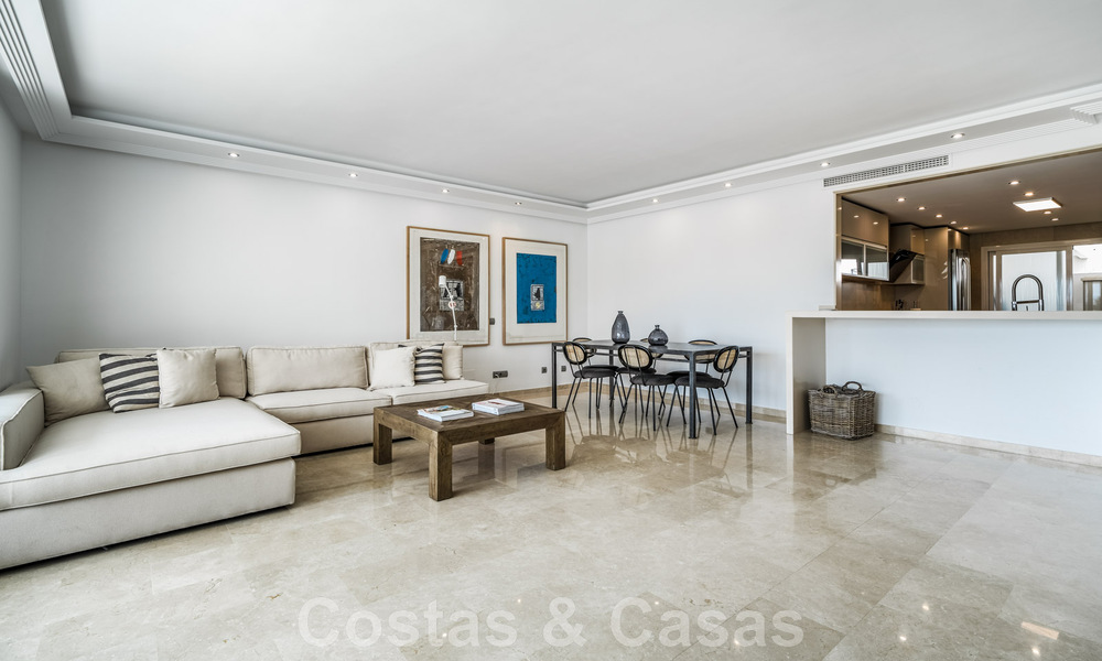 Spacieux appartement à vendre, entièrement rénové dans un style moderne, situé dans un quartier recherché du Golden Mile de Marbella 46434