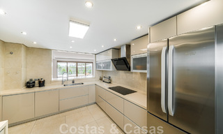 Spacieux appartement à vendre, entièrement rénové dans un style moderne, situé dans un quartier recherché du Golden Mile de Marbella 46436 