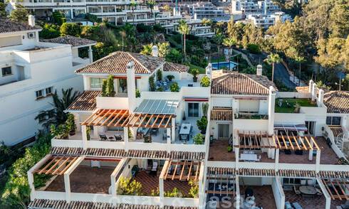 Vente d'un penthouse duplex, rénové dans un style contemporain, avec vue panoramique sur la mer dans la vallée du golf de Nueva Andalucia, Marbella 46071