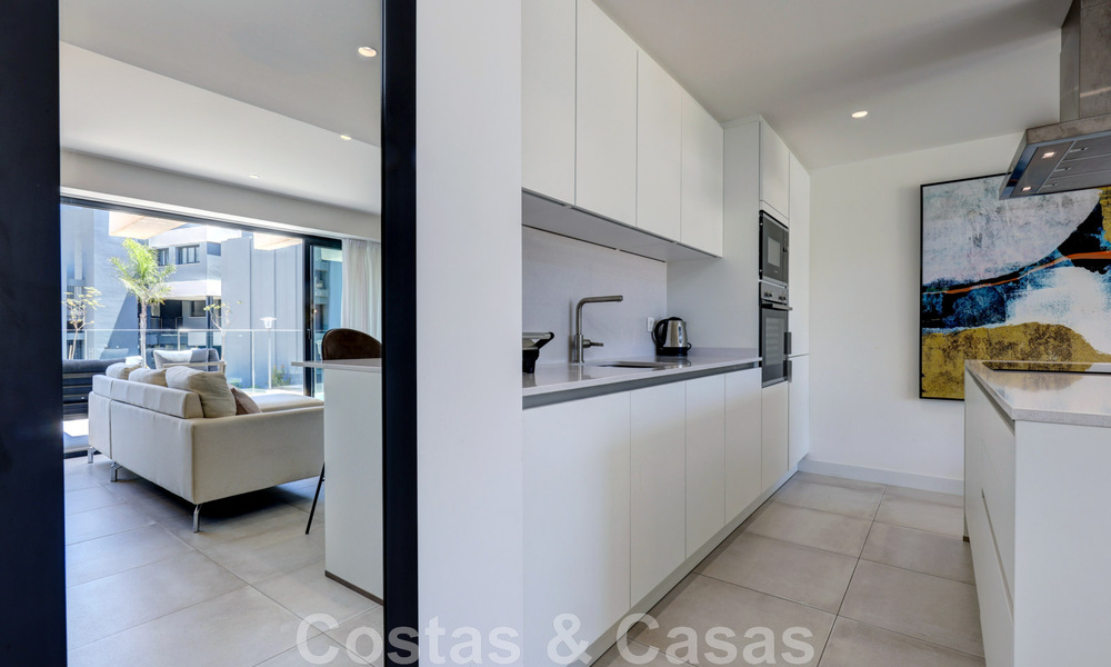 Appartement moderne de 3 chambres, prêt à être emménagé, à louer dans un complexe de golf sur le nouveau Golden Mile, entre Marbella et Estepona 45560