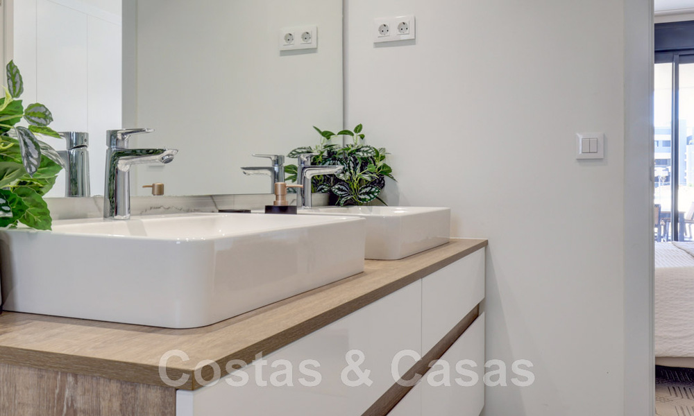 Appartement moderne de 3 chambres, prêt à être emménagé, à louer dans un complexe de golf sur le nouveau Golden Mile, entre Marbella et Estepona 45570