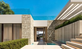 Nouvelle villa de luxe ultramoderne à vendre avec un design architectural, en première ligne du golf Los Naranjos à Nueva Andalucia, Marbella 46038 