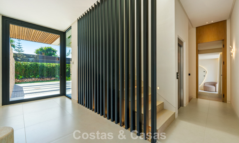 Villa design d'avant-garde à vendre avec de nombreuses commodités de luxe à Nueva Andalucia, Marbella 786094