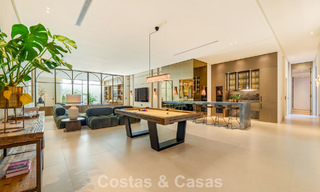Villa design d'avant-garde à vendre avec de nombreuses commodités de luxe à Nueva Andalucia, Marbella 786100 