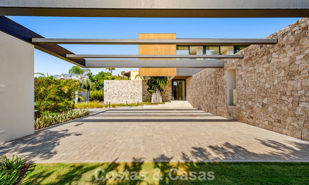 Villa design d'avant-garde à vendre avec de nombreuses commodités de luxe à Nueva Andalucia, Marbella 786116