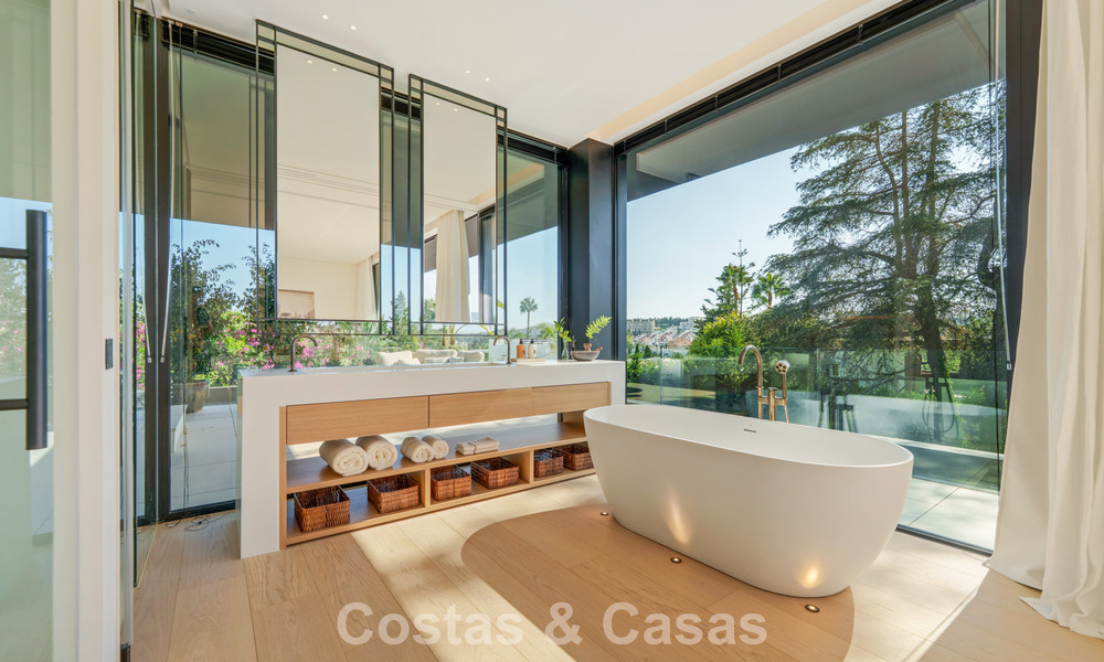 Villa design d'avant-garde à vendre avec de nombreuses commodités de luxe à Nueva Andalucia, Marbella 786122