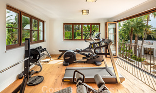 Villa de style boutique à vendre, à deux pas de la plage, sur la très convoitée Golden Mile de Marbella 45710 