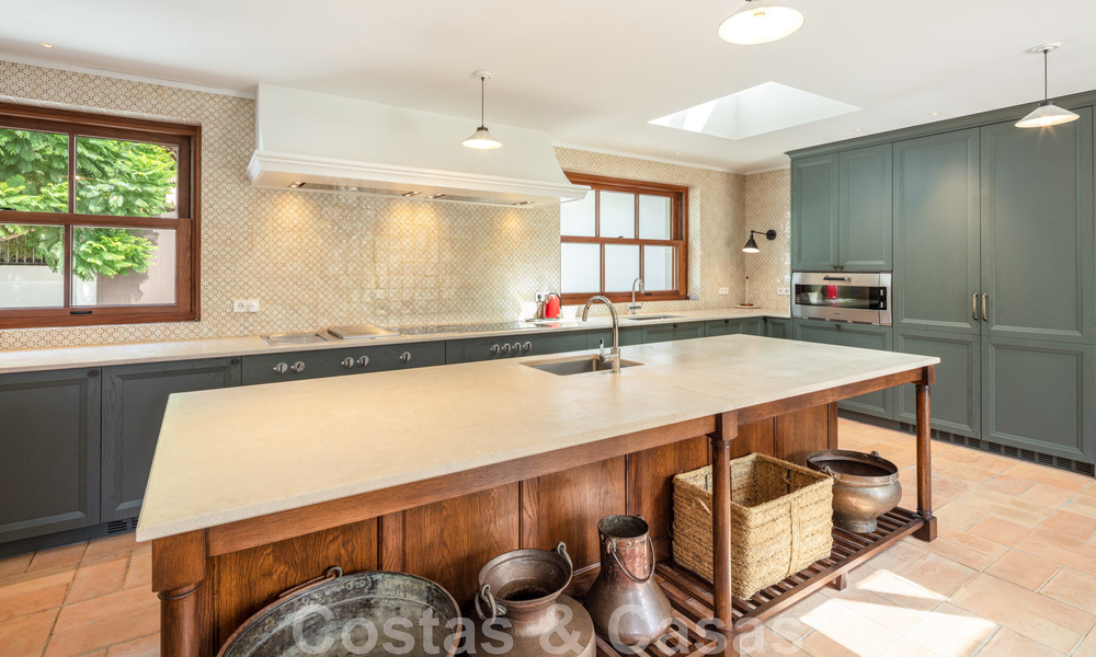 Villa de style boutique à vendre, à deux pas de la plage, sur la très convoitée Golden Mile de Marbella 45723