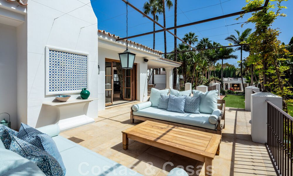 Villa de style boutique à vendre, à deux pas de la plage, sur la très convoitée Golden Mile de Marbella 45727