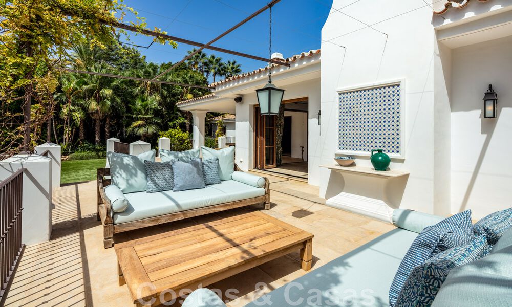Villa de style boutique à vendre, à deux pas de la plage, sur la très convoitée Golden Mile de Marbella 45728