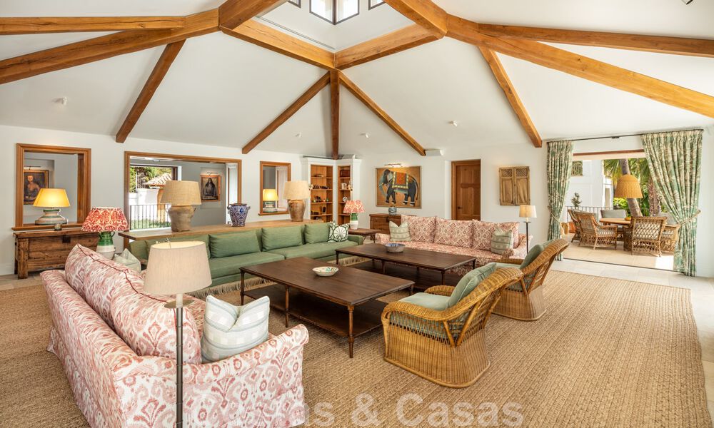 Villa de style boutique à vendre, à deux pas de la plage, sur la très convoitée Golden Mile de Marbella 45729